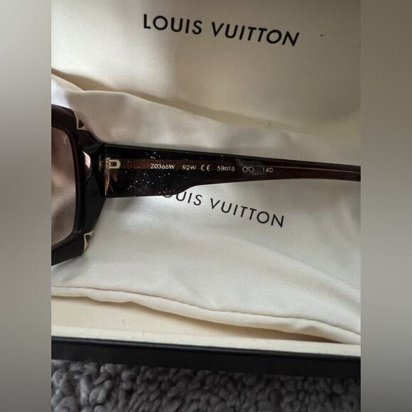 ✨Louis Vuitton✨ Hortensia Square Sunglasses Z0366W - Picture 4 of 5